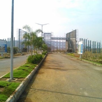 Humongous entrance steel gate