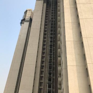 Neelkanth Woods, Thane-External lift shafts in tower buildings